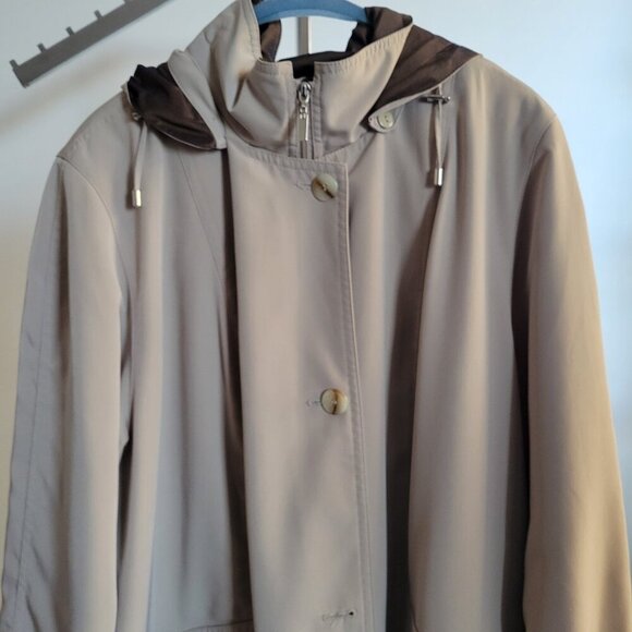 Gallery Woman Long- Hooded Light Beige Overcoat w/Removable Hood Liner (2X) - Picture 10 of 14